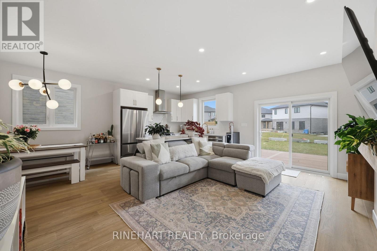 Photo 13 of 44 for 6445 Royal Magnolia Avenue