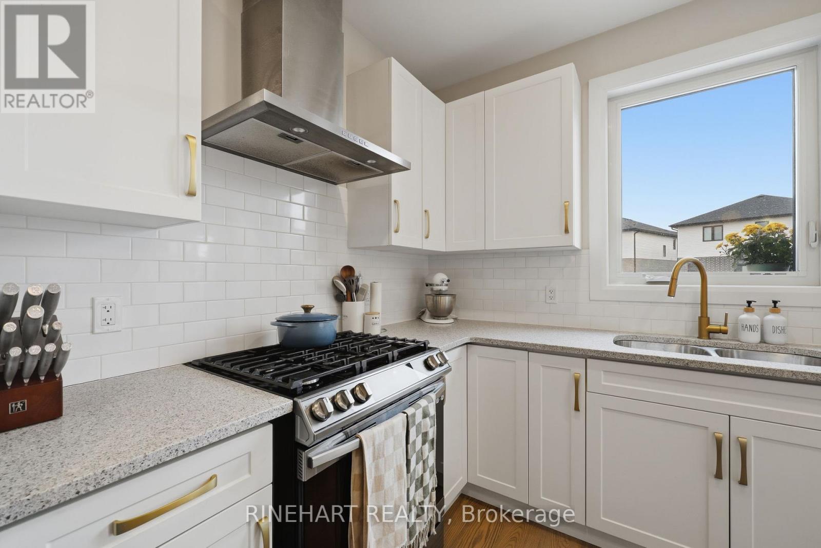 Photo 18 of 44 for 6445 Royal Magnolia Avenue