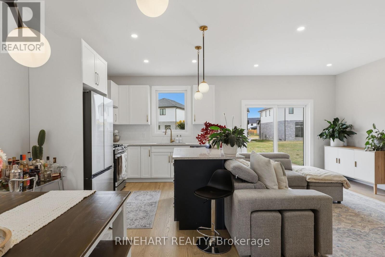 Photo 9 of 44 for 6445 Royal Magnolia Avenue