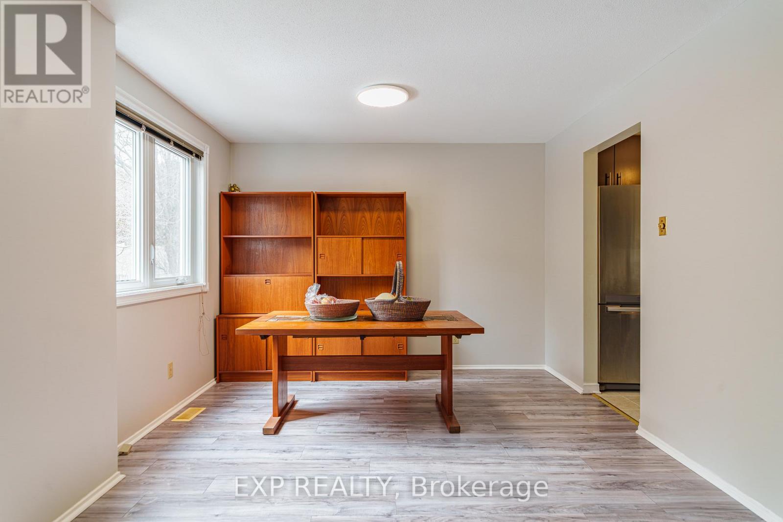 31 Coolspring Crescent, Ottawa, Ontario  K2E 7M9 - Photo 12 - X12955518