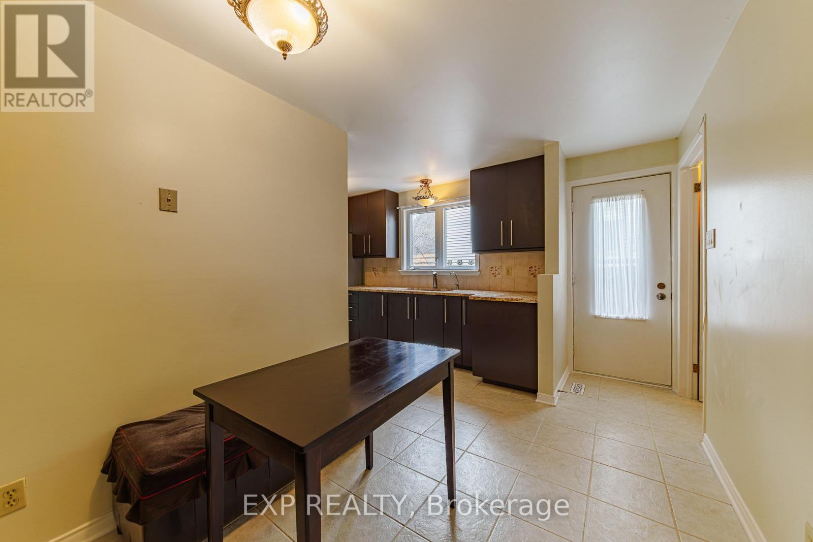 31 Coolspring Crescent, Ottawa, Ontario  K2E 7M9 - Photo 17 - X12955518