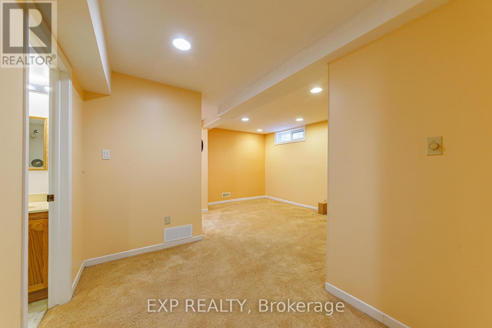 31 Coolspring Crescent, Ottawa, Ontario  K2E 7M9 - Photo 31 - X12955518