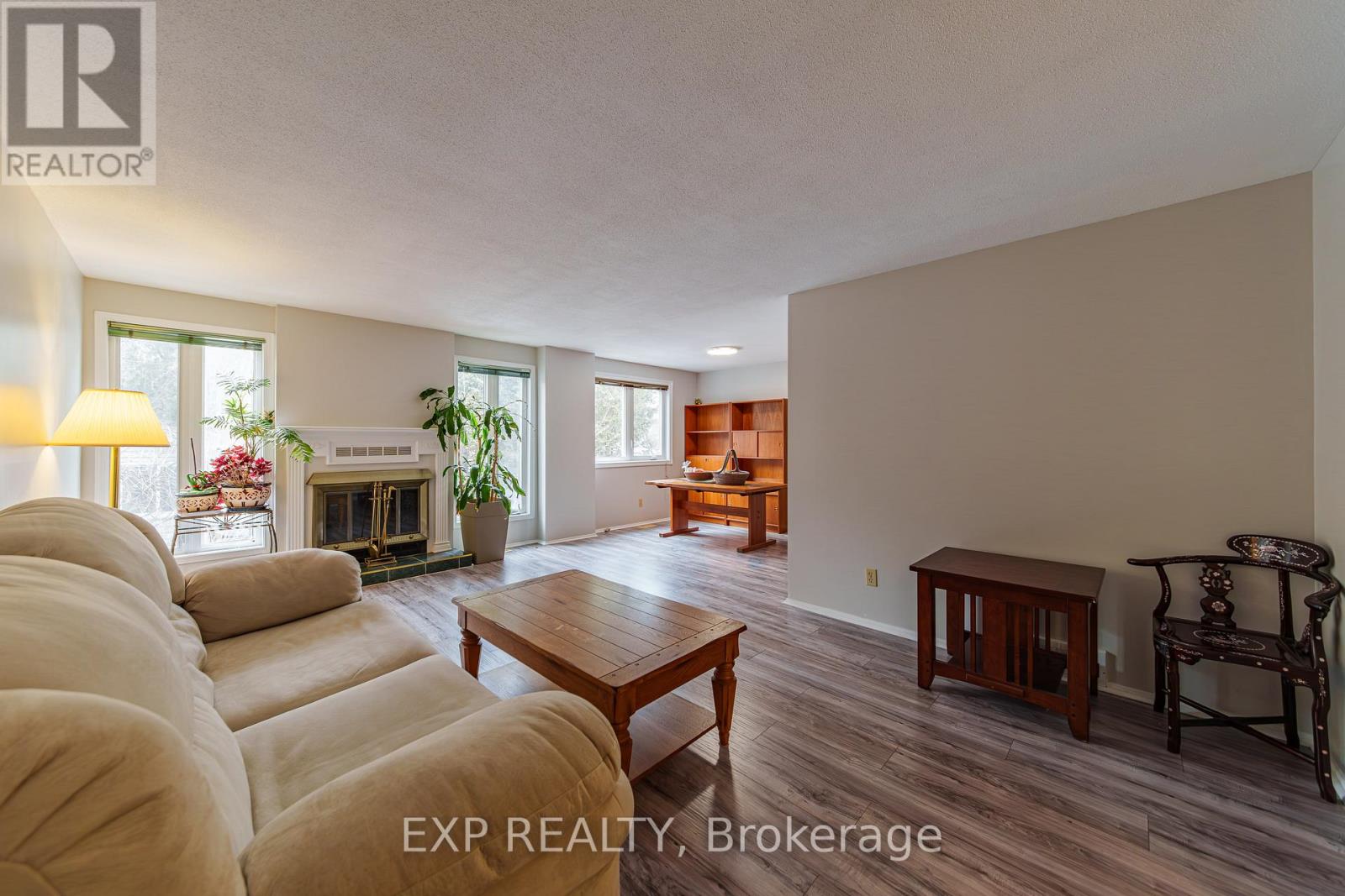 31 Coolspring Crescent, Ottawa, Ontario  K2E 7M9 - Photo 8 - X12955518