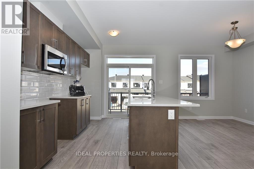 524 Silvertip Lane, Ottawa, Ontario  K2T 0H7 - Photo 4 - X12955546