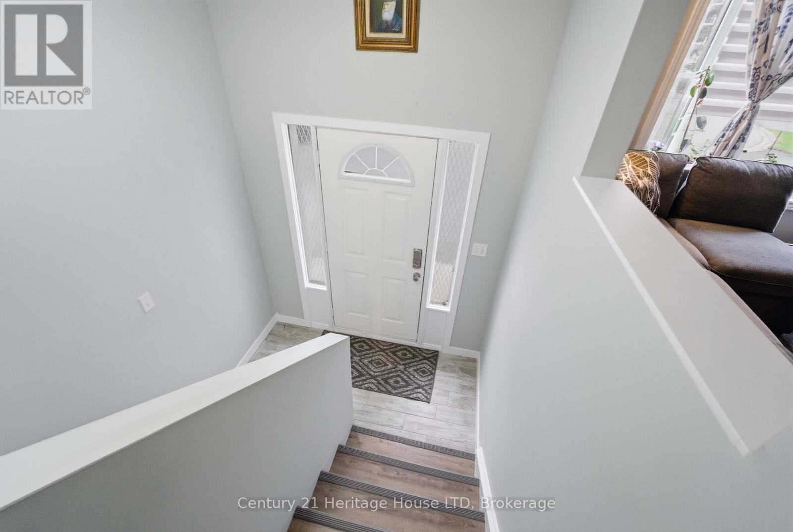 21 Justina Court, Welland, Ontario  L3C 7E4 - Photo 2 - X12955560