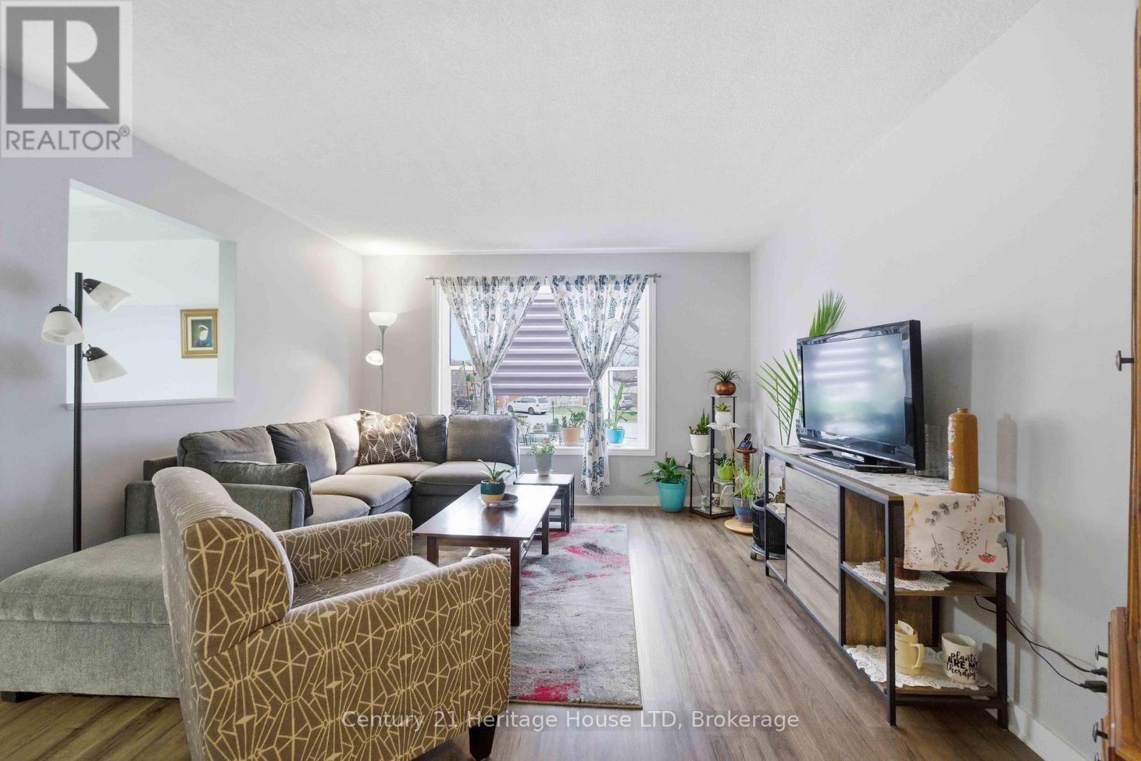 21 Justina Court, Welland, Ontario  L3C 7E4 - Photo 5 - X12955560