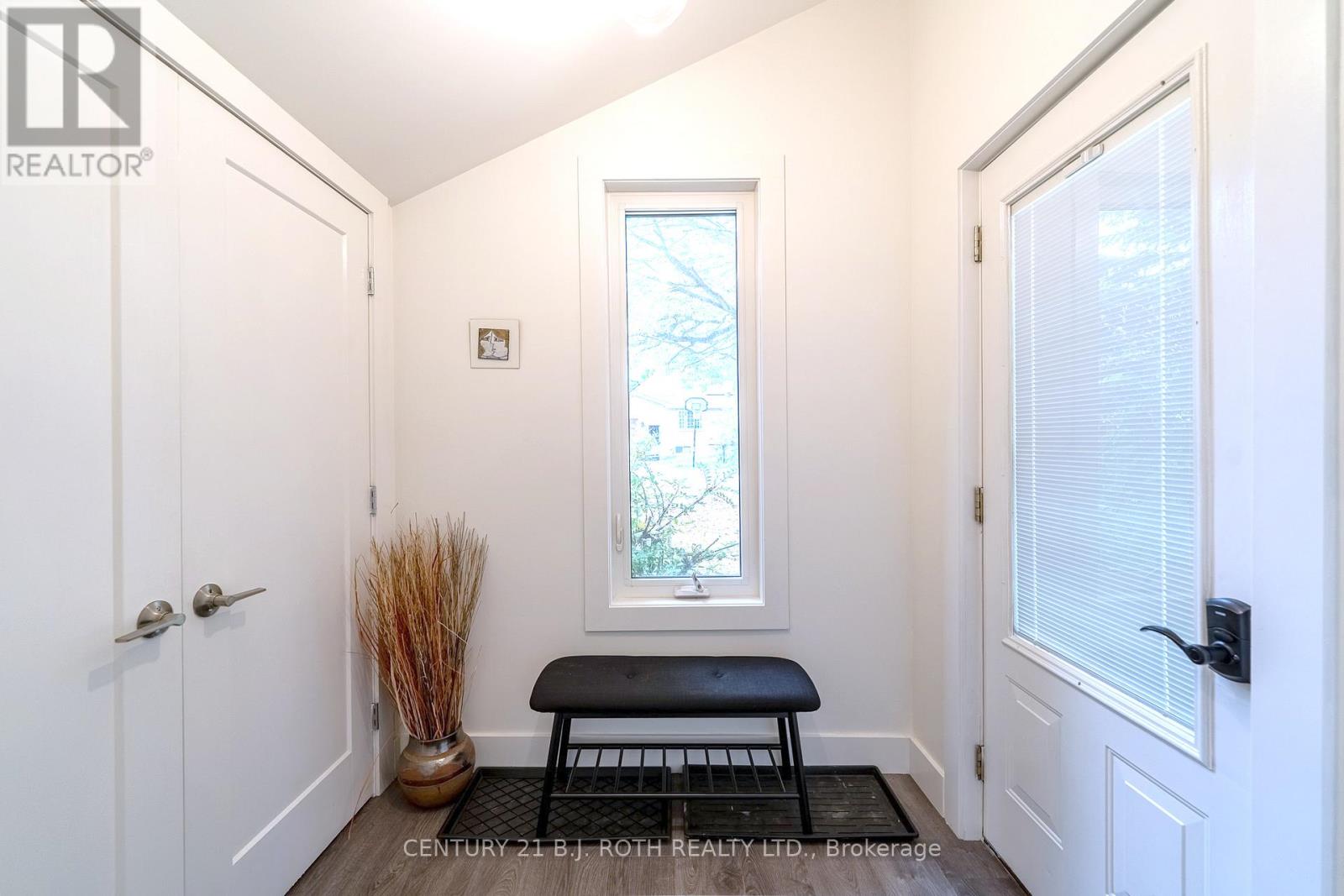 8101 Kings River Road, Ramara, Ontario  L0K 2B0 - Photo 5 - S12955600