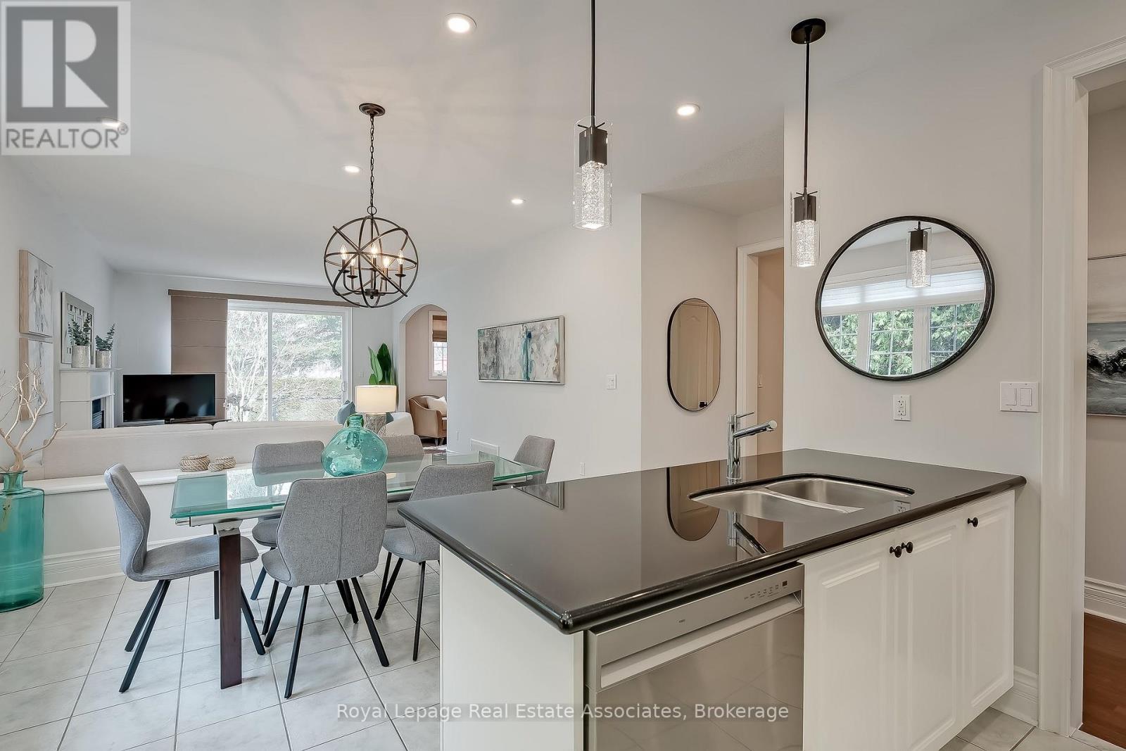 2263 Wuthering Heights Way, Oakville, Ontario  L6M 0A6 - Photo 11 - W12955566