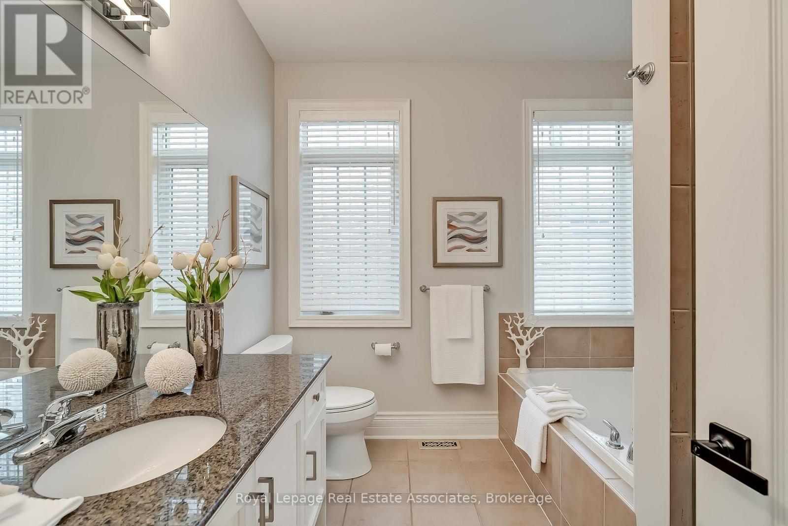 2263 Wuthering Heights Way, Oakville, Ontario  L6M 0A6 - Photo 19 - W12955566