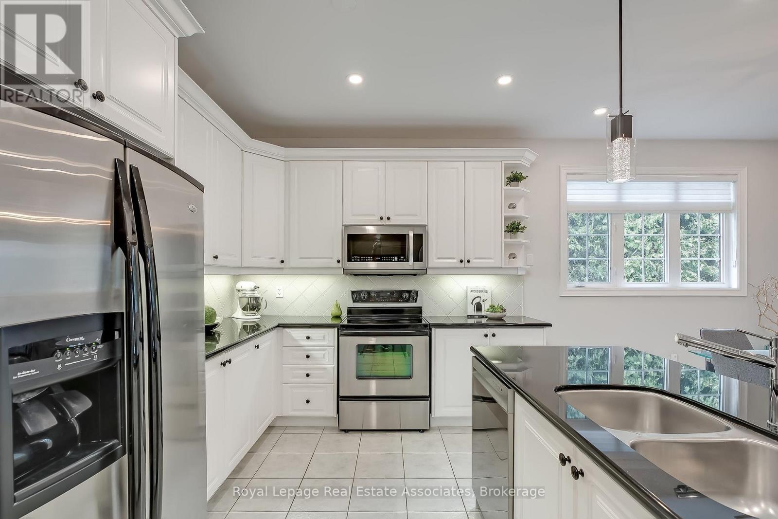 2263 Wuthering Heights Way, Oakville, Ontario  L6M 0A6 - Photo 7 - W12955566