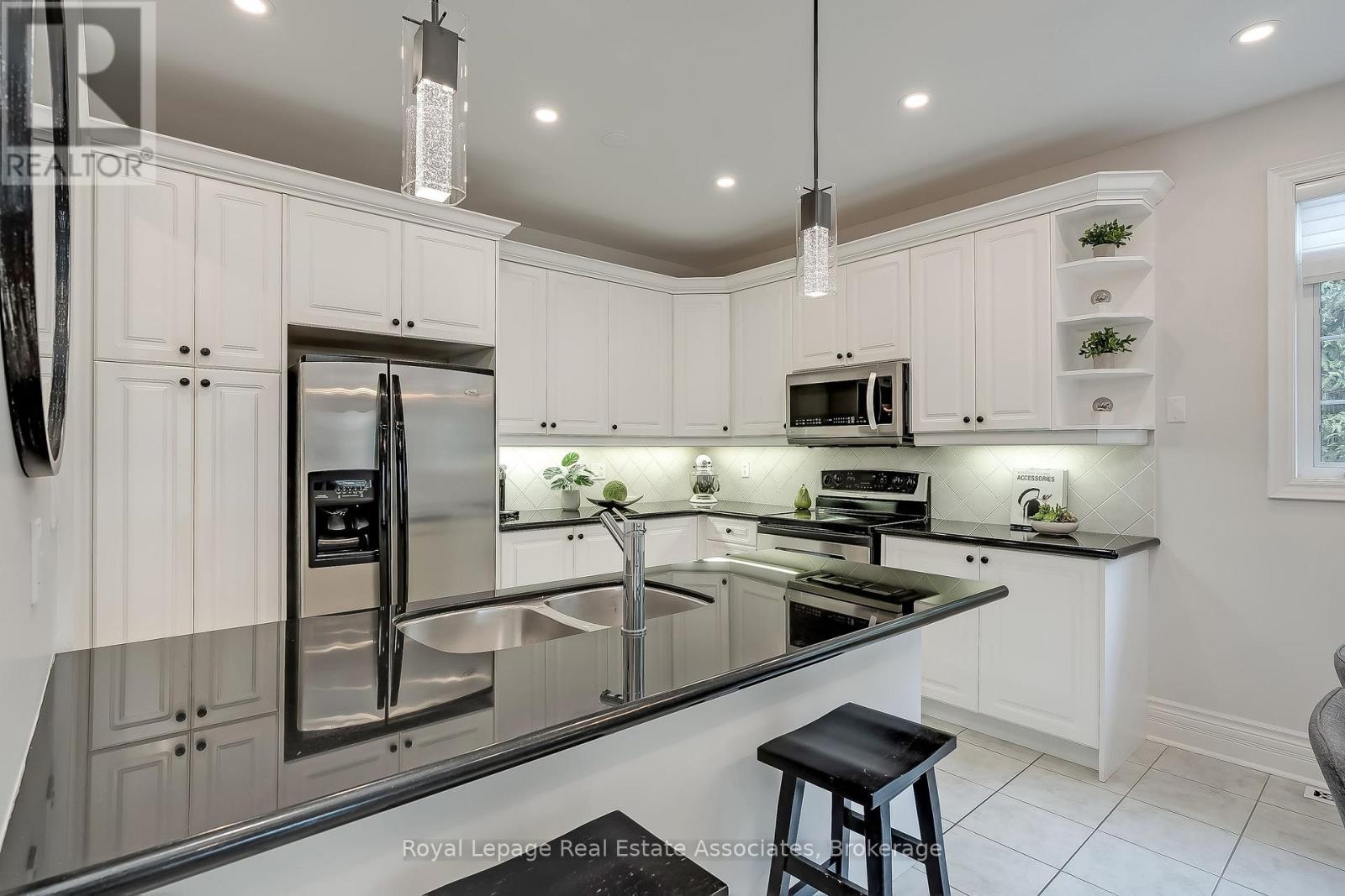 2263 Wuthering Heights Way, Oakville, Ontario  L6M 0A6 - Photo 8 - W12955566