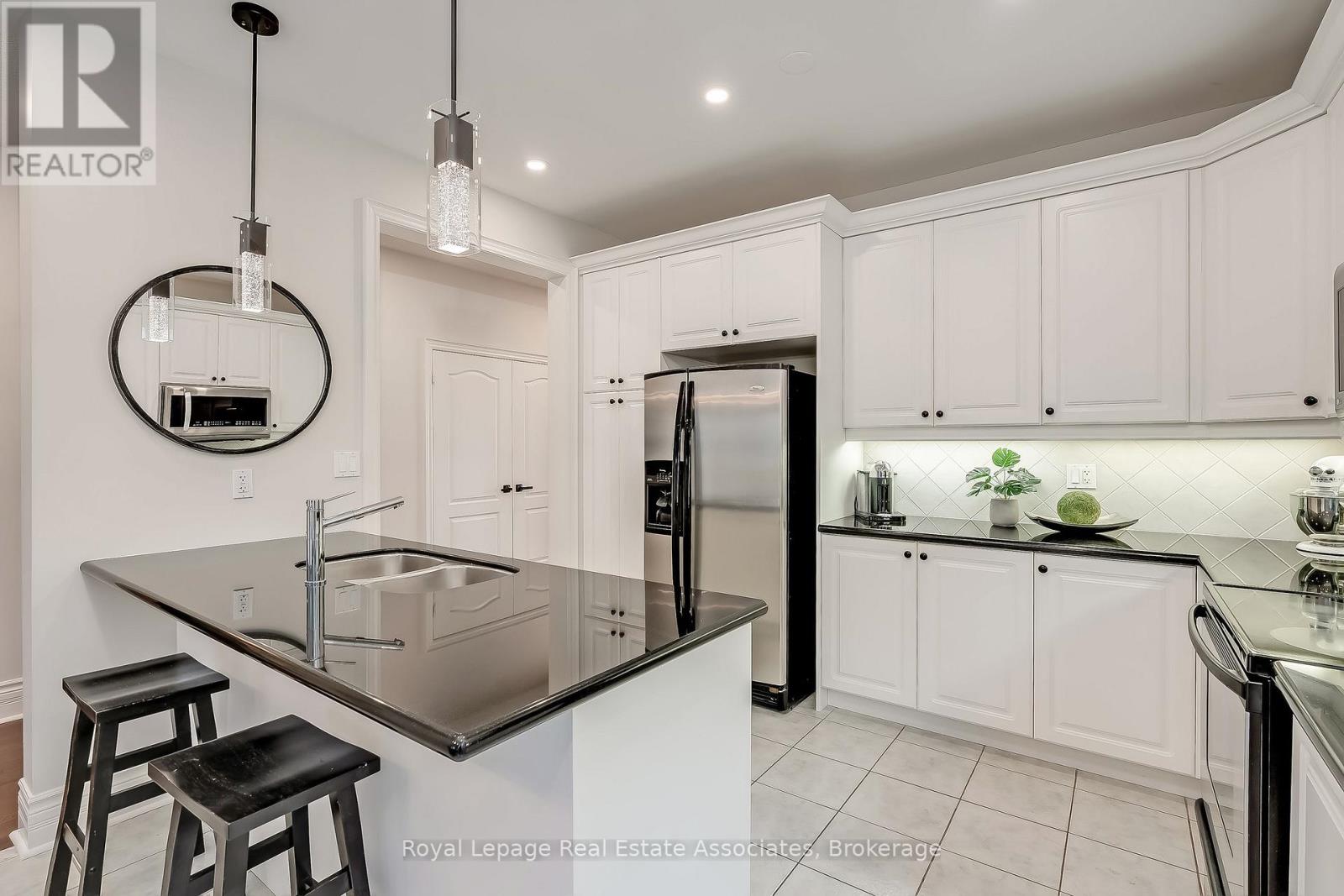 2263 Wuthering Heights Way, Oakville, Ontario  L6M 0A6 - Photo 9 - W12955566