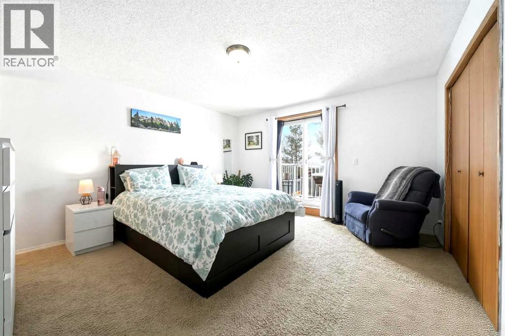 18 West Mcdonald Place, Cochrane, Alberta  T4C 1L8 - Photo 13 - A2297286