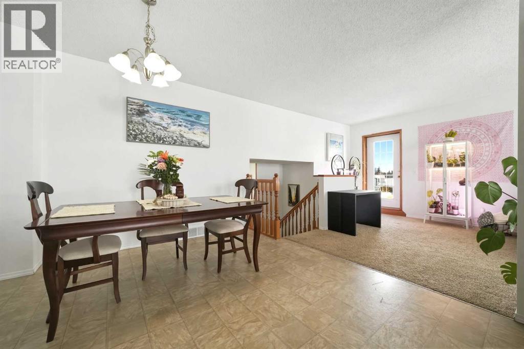 18 West Mcdonald Place, Cochrane, Alberta  T4C 1L8 - Photo 27 - A2297286