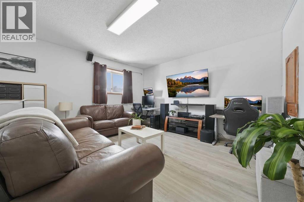 18 West Mcdonald Place, Cochrane, Alberta  T4C 1L8 - Photo 20 - A2297286