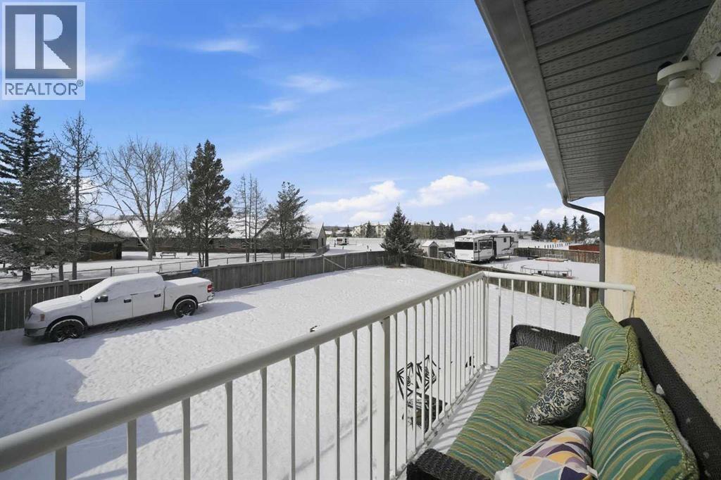 18 West Mcdonald Place, Cochrane, Alberta  T4C 1L8 - Photo 15 - A2297286