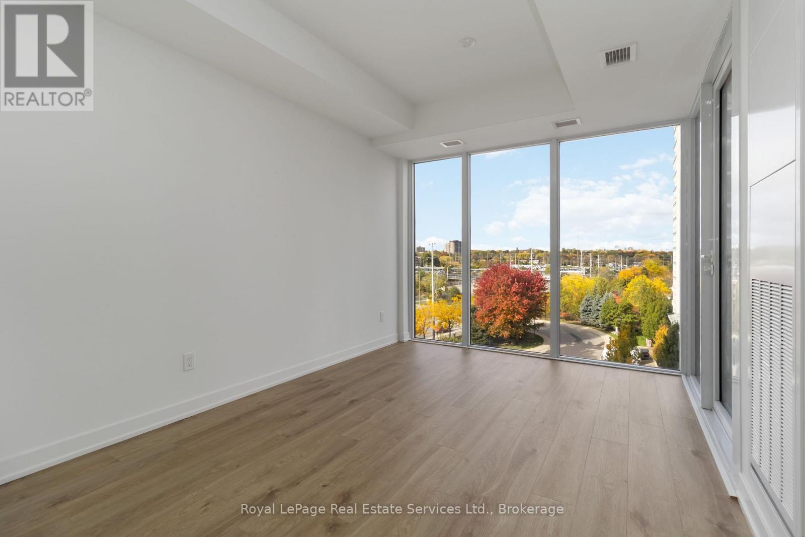 601 - 1035 Southdown Road, Mississauga, Ontario  L5J 0A2 - Photo 11 - W12955614