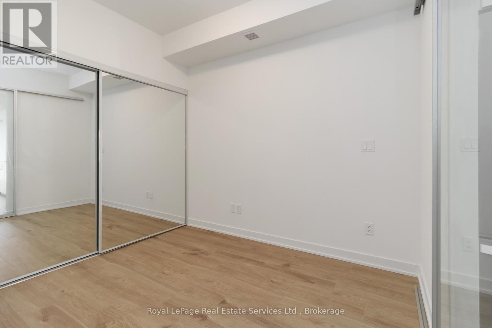 601 - 1035 Southdown Road, Mississauga, Ontario  L5J 0A2 - Photo 17 - W12955614