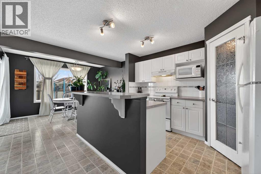 210 West Creek Bay, Chestermere, Alberta  T1X 1P6 - Photo 16 - A2297422