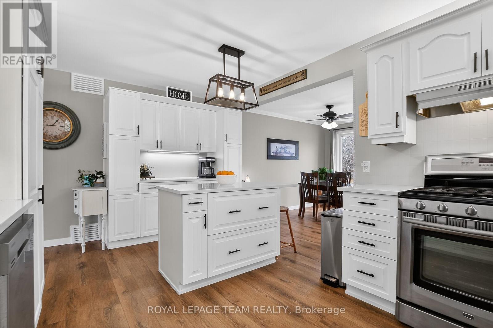 44 Ballantrae Way, Ottawa, Ontario  K2L 1N5 - Photo 10 - X12955646