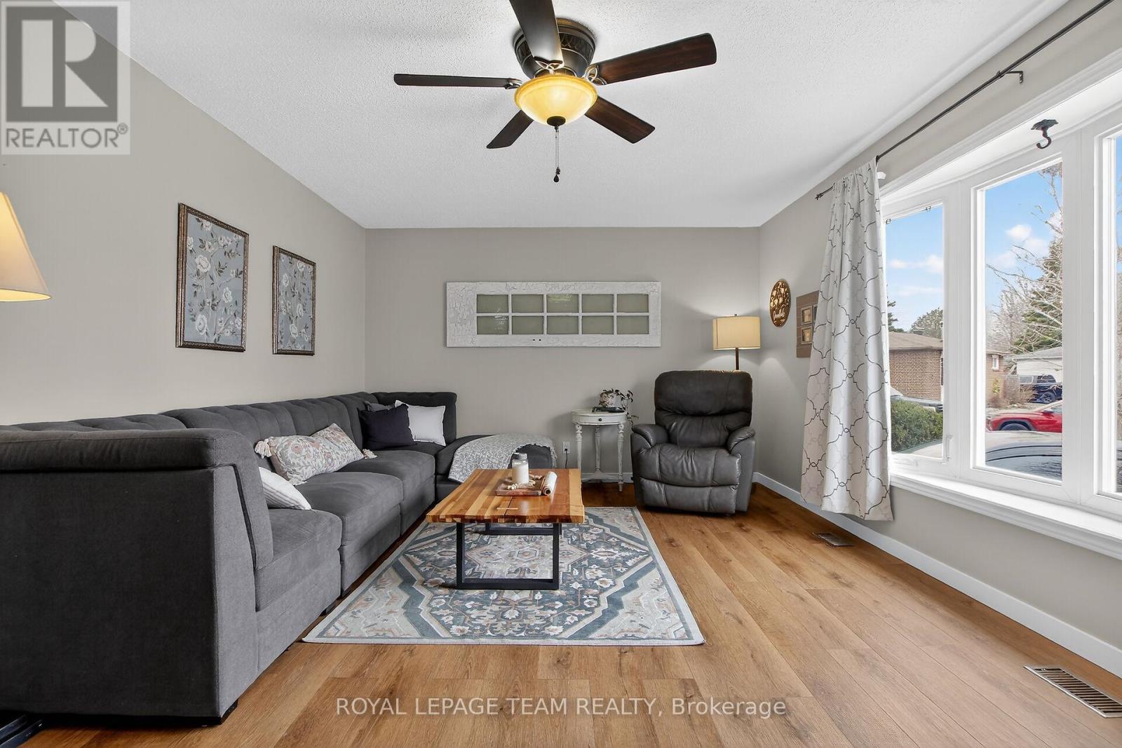 44 Ballantrae Way, Ottawa, Ontario  K2L 1N5 - Photo 3 - X12955646