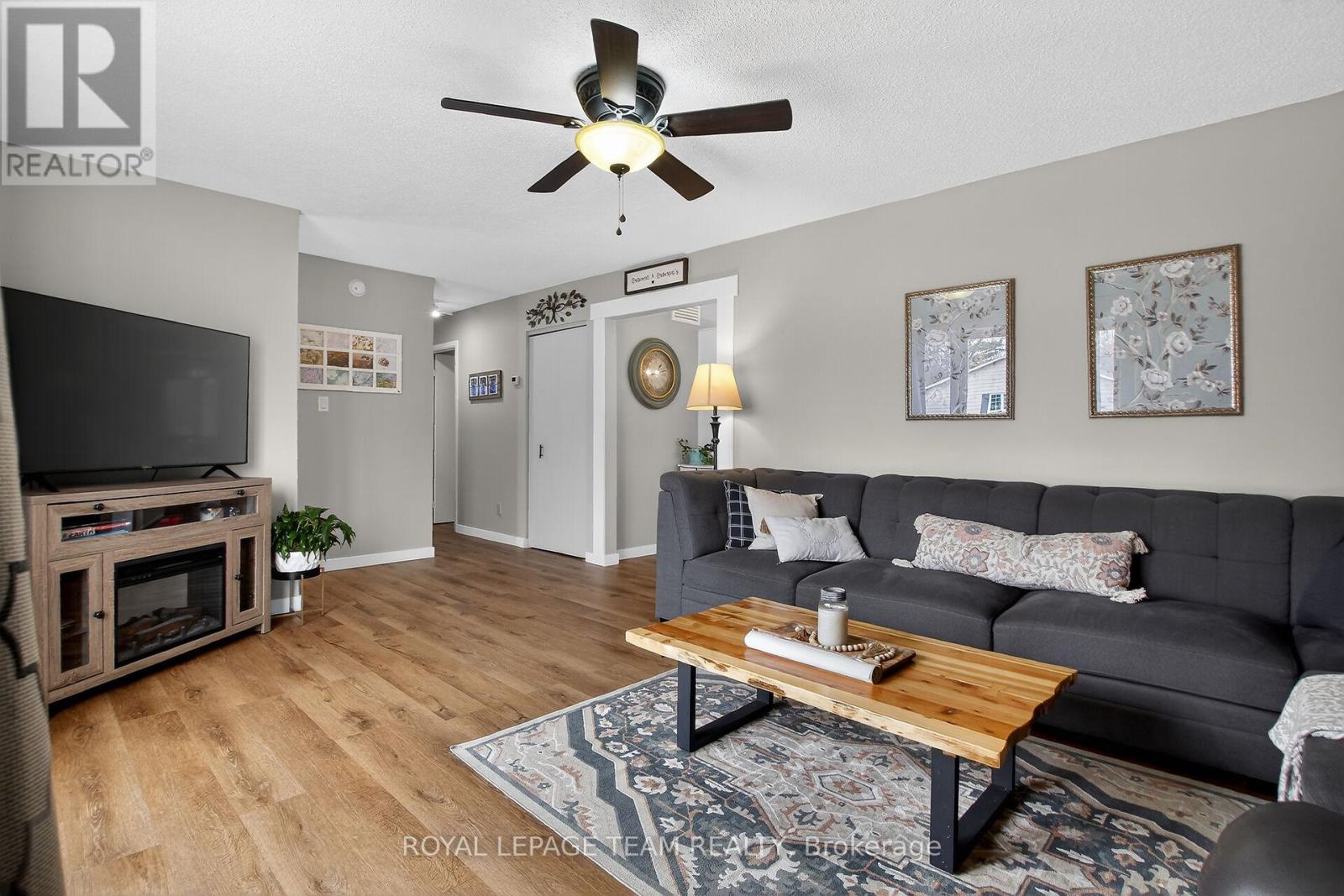 44 Ballantrae Way, Ottawa, Ontario  K2L 1N5 - Photo 4 - X12955646