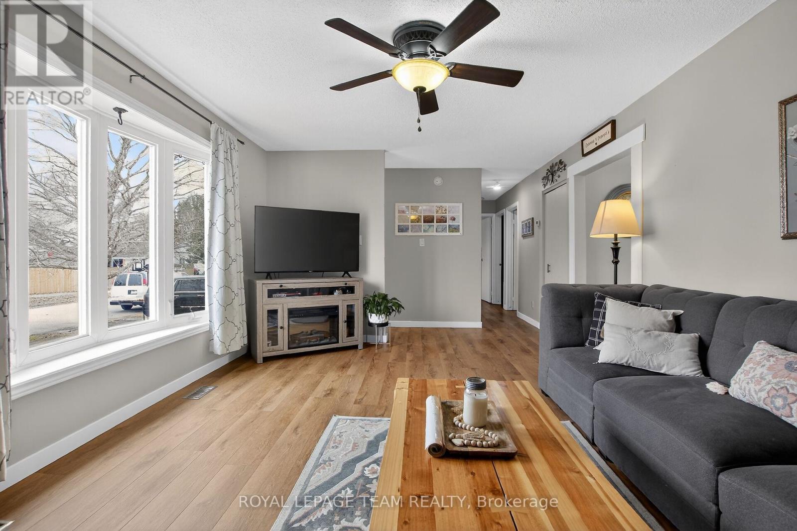 44 Ballantrae Way, Ottawa, Ontario  K2L 1N5 - Photo 5 - X12955646