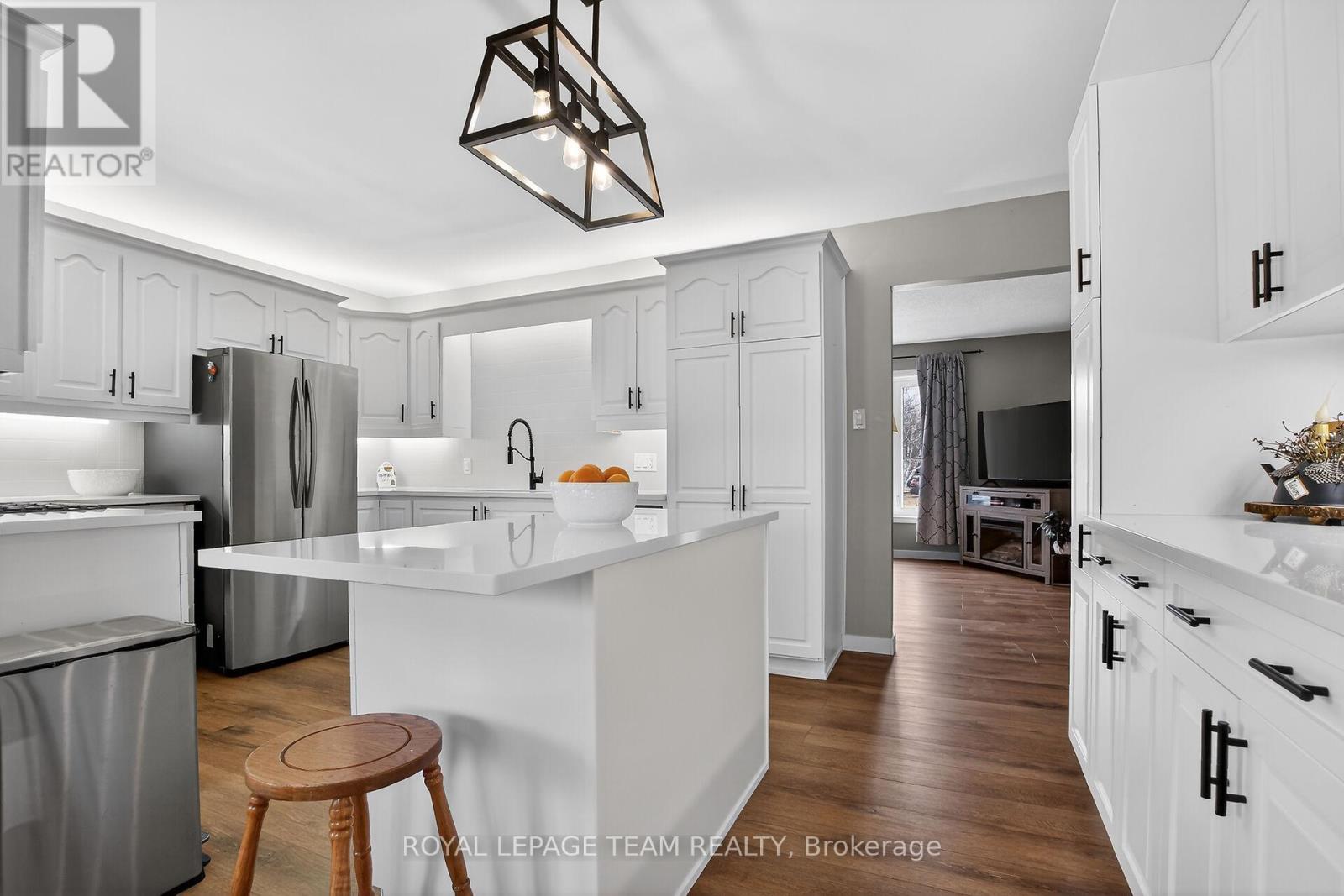 44 Ballantrae Way, Ottawa, Ontario  K2L 1N5 - Photo 7 - X12955646