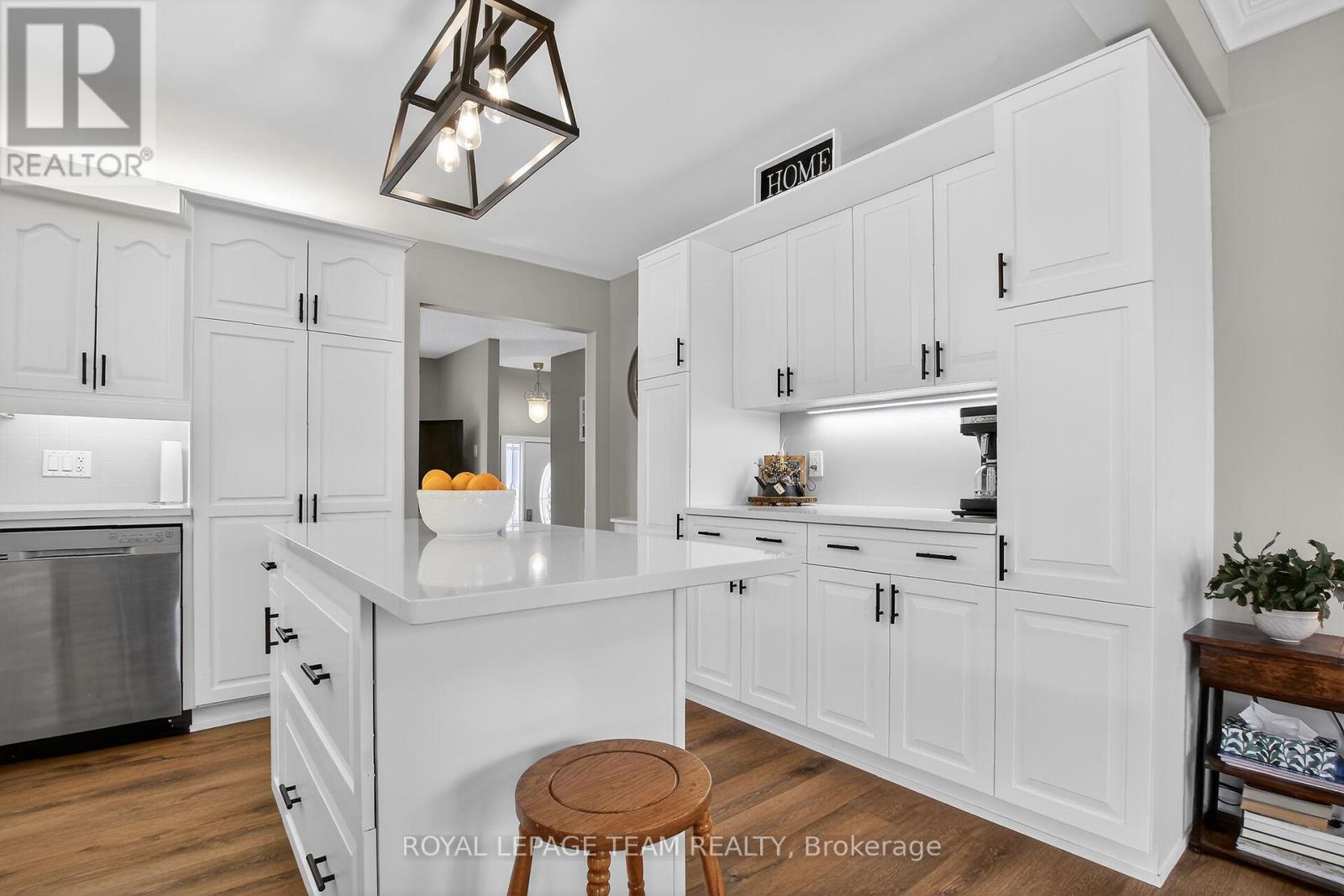 44 Ballantrae Way, Ottawa, Ontario  K2L 1N5 - Photo 8 - X12955646