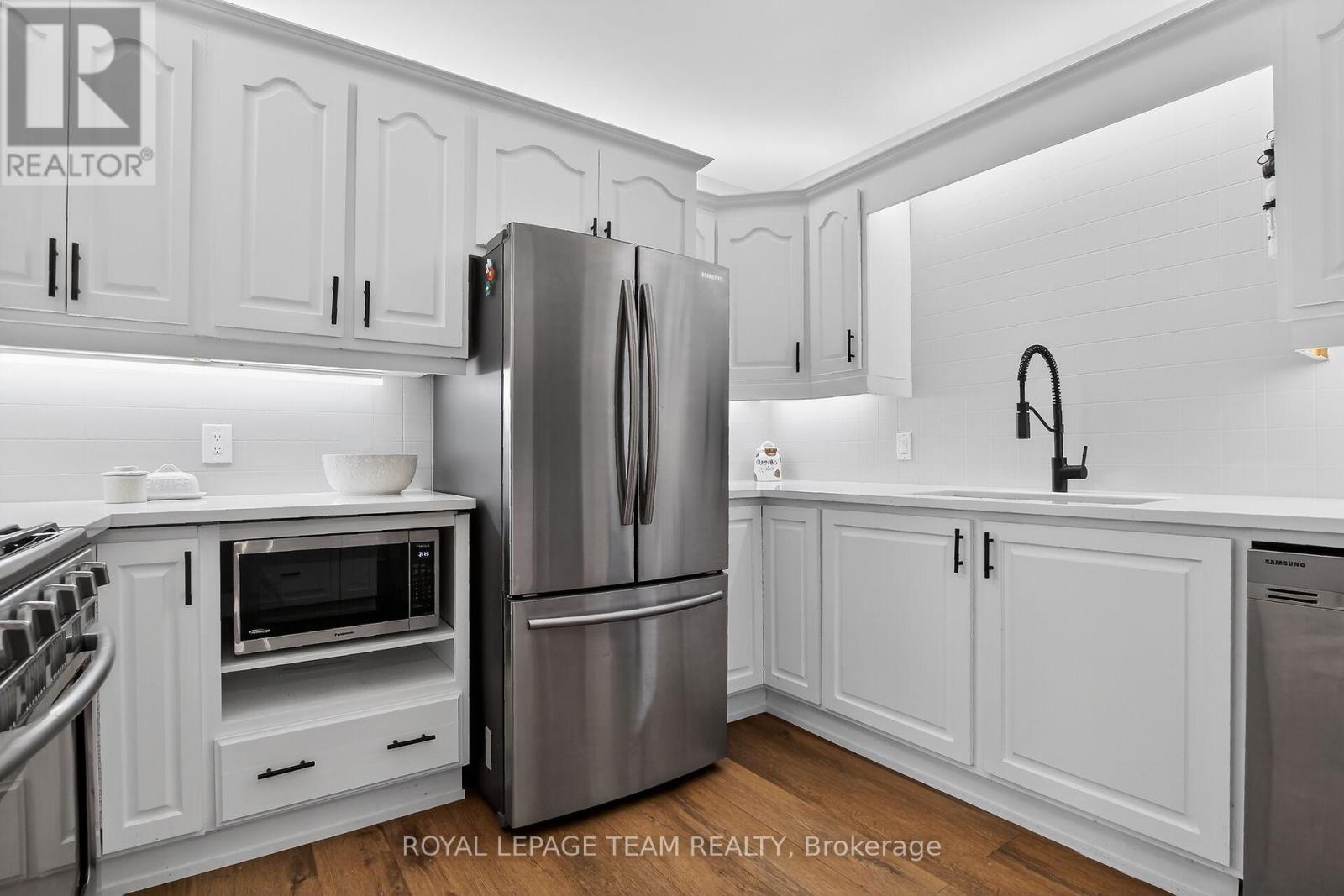 44 Ballantrae Way, Ottawa, Ontario  K2L 1N5 - Photo 9 - X12955646