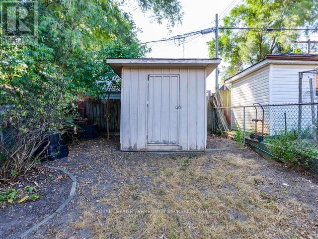 105 Barker Avenue, Toronto, Ontario M4C 2N8 - Photo 40 - E12875030