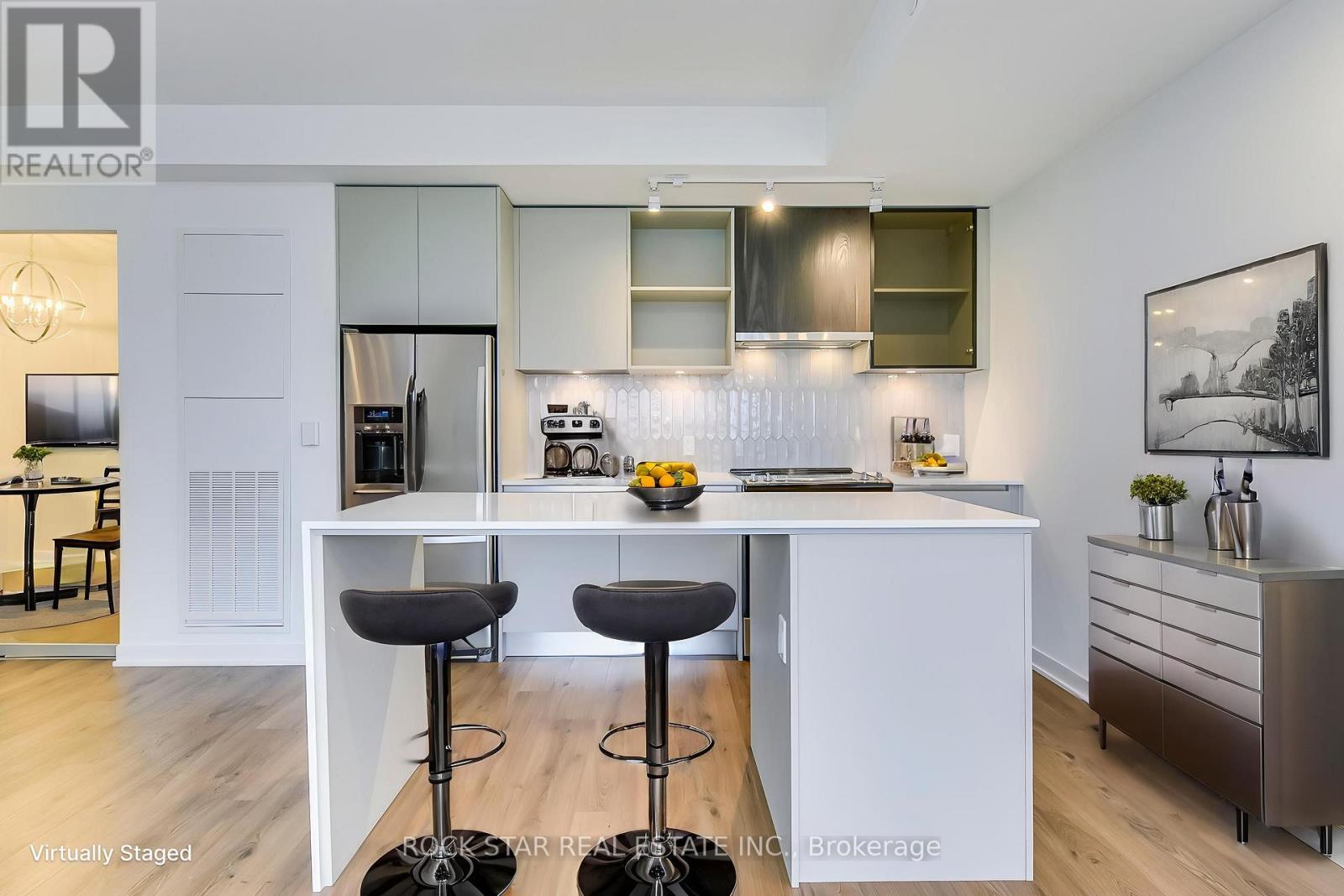 601 - 395 Dundas Street W, Oakville, Ontario  L6M 5R8 - Photo 3 - W12758844