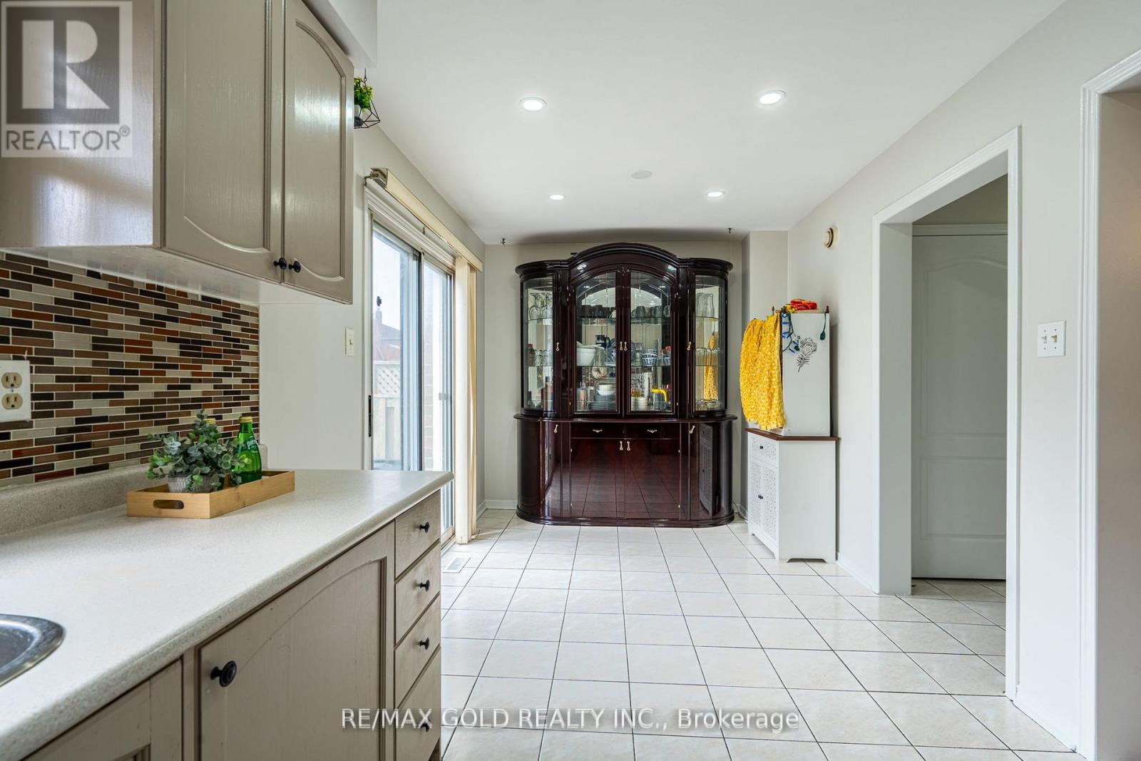 94 Bighorn Crescent, Brampton, Ontario  L6R 1G7 - Photo 12 - W12926482