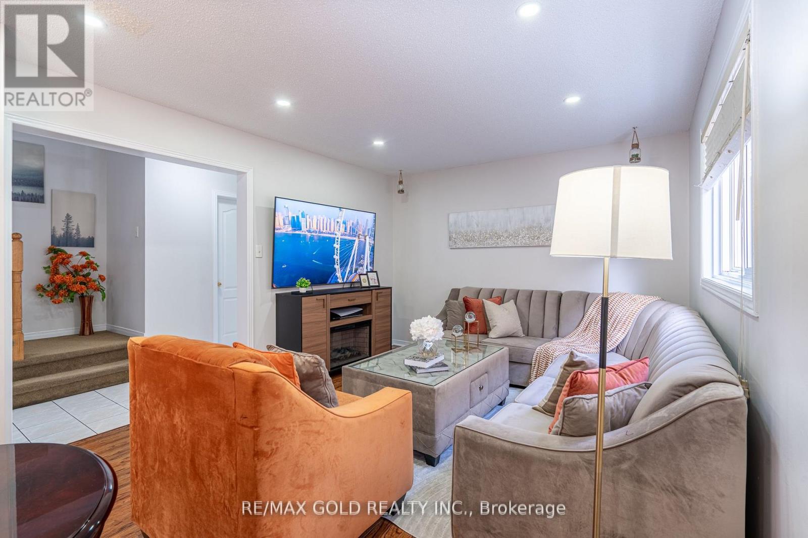 94 Bighorn Crescent, Brampton, Ontario  L6R 1G7 - Photo 2 - W12926482