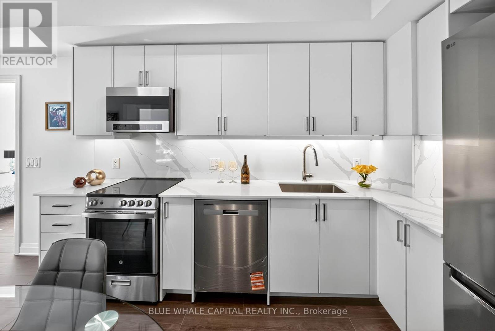 501 - 700 Sheppard Avenue W, Toronto, Ontario  M3H 0G5 - Photo 12 - C12955612