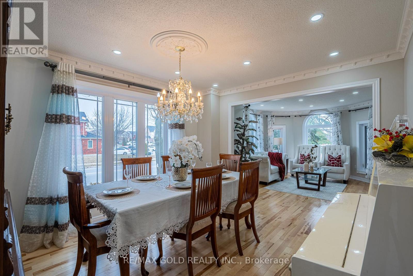 1 Sprucelands Avenue, Brampton, Ontario  L6R 1M5 - Photo 4 - W12946460