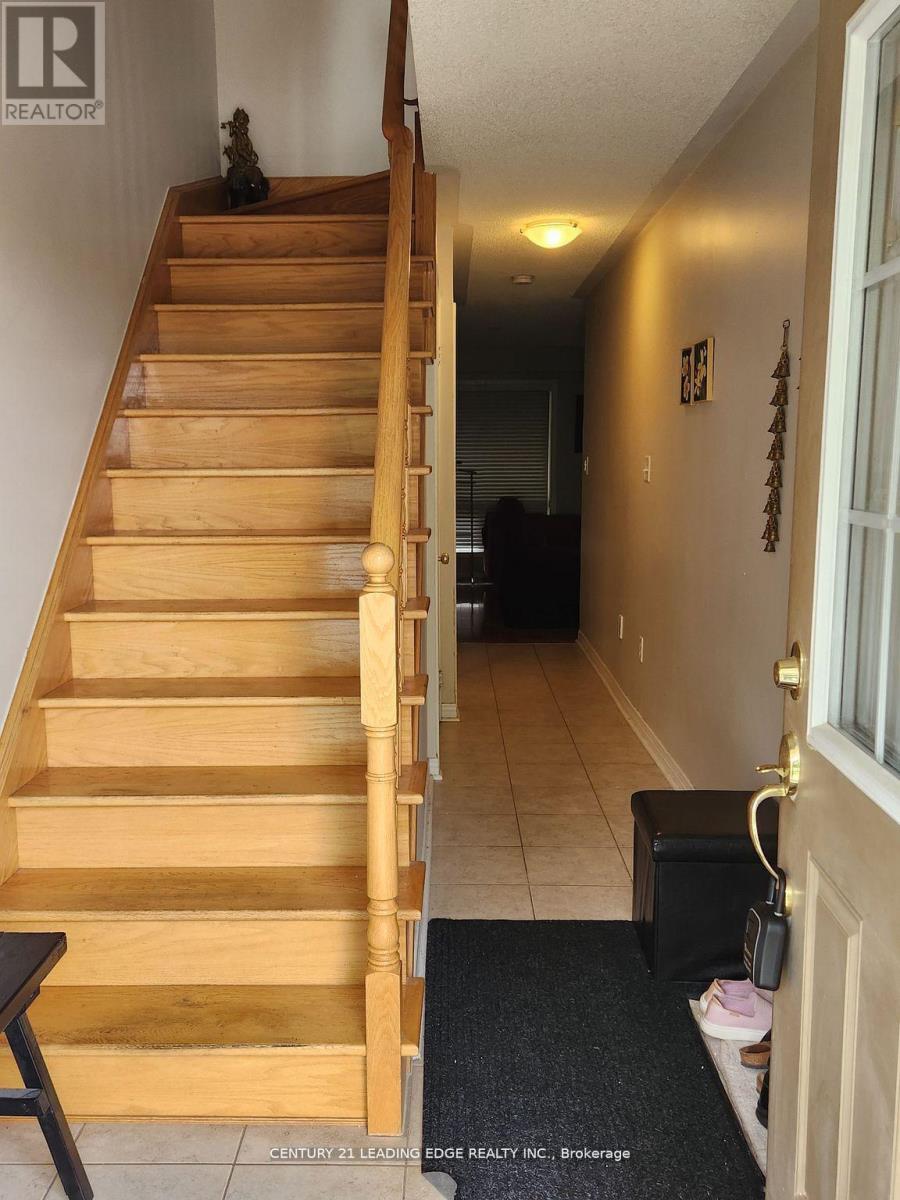 21 Oates Drive, Toronto, Ontario  M1L 0A9 - Photo 3 - E12955616