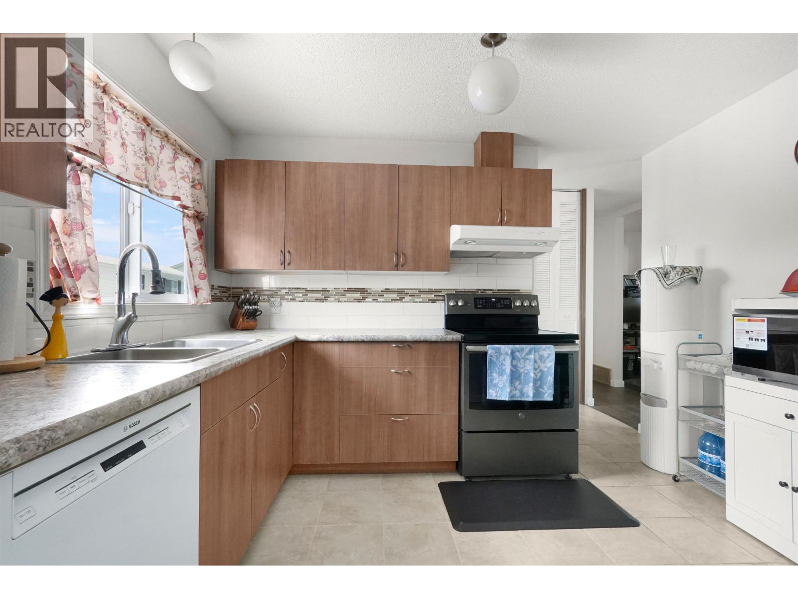 31 Sparks Avenue, Kitimat, British Columbia  V8C 2R6 - Photo 9 - R3106698