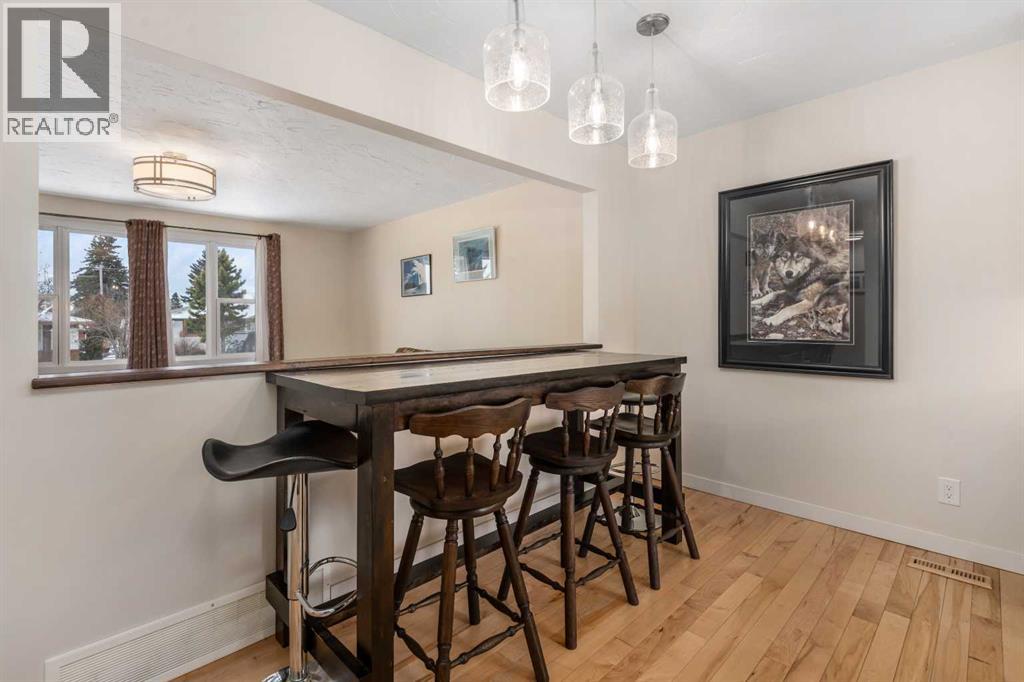 104 Doverthorn Close Se, Calgary, Alberta  T2B 2G6 - Photo 9 - A2289050