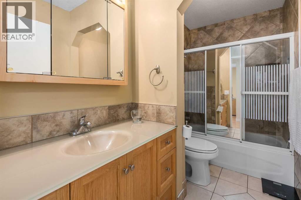 104 Doverthorn Close Se, Calgary, Alberta  T2B 2G6 - Photo 17 - A2289050