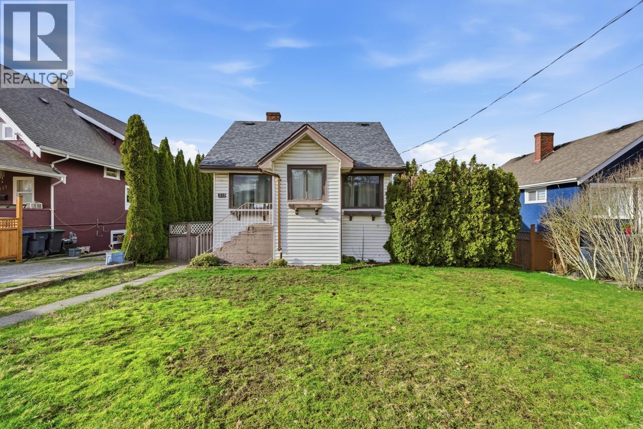 215 EIGHTH AVENUE, New Westminster, British Columbia