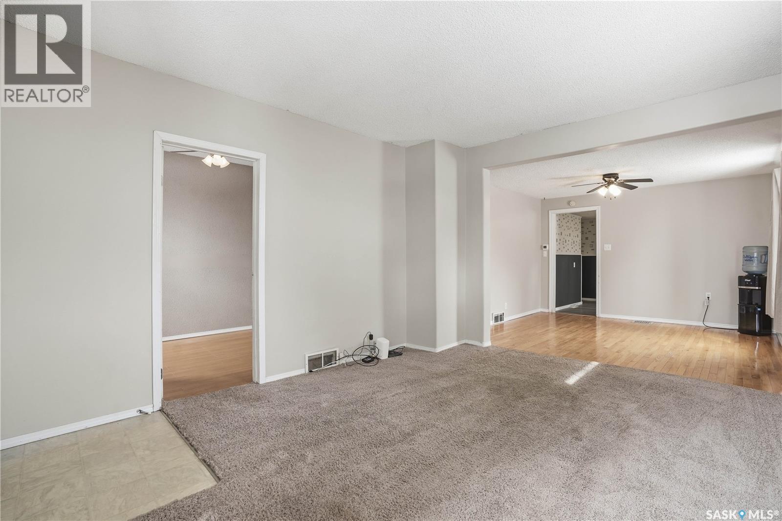 1058 Hochelaga Street W, Moose Jaw, Saskatchewan  S6H 2H9 - Photo 5 - SK031973