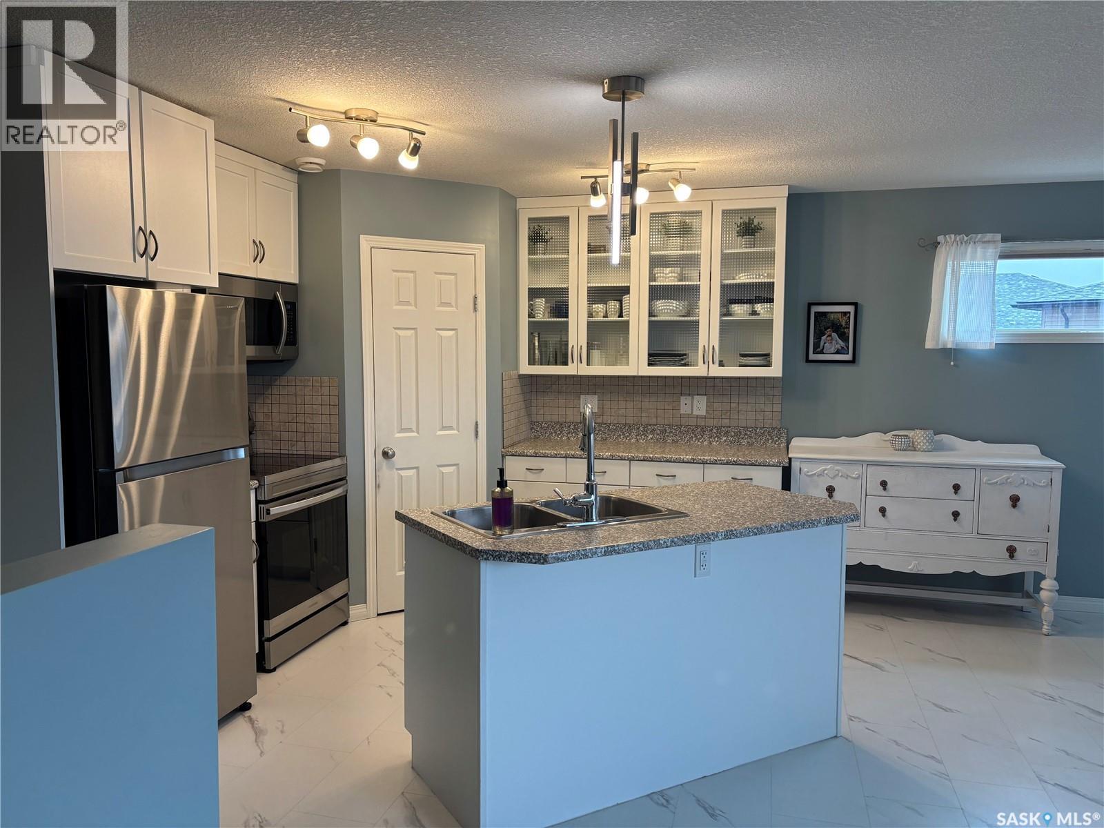 826 Lochwood Place, Swift Current, Saskatchewan  S9H 4W9 - Photo 14 - SK031964