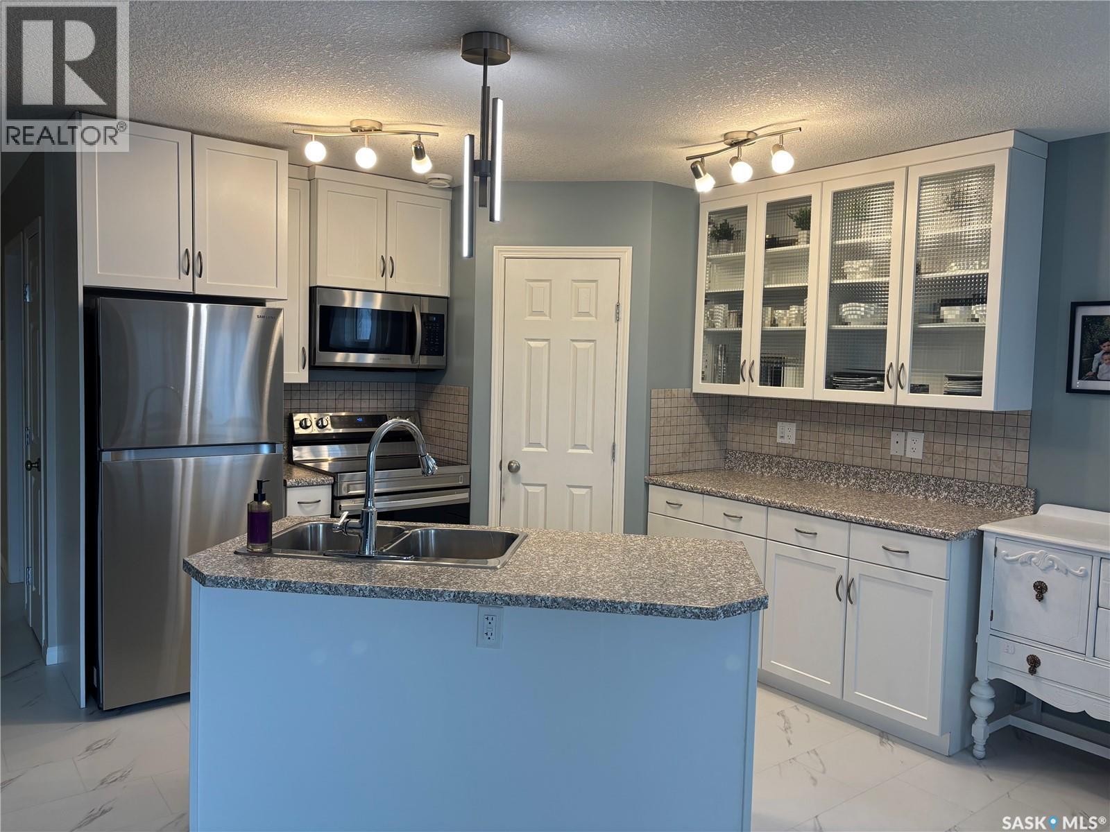 826 Lochwood Place, Swift Current, Saskatchewan  S9H 4W9 - Photo 4 - SK031964