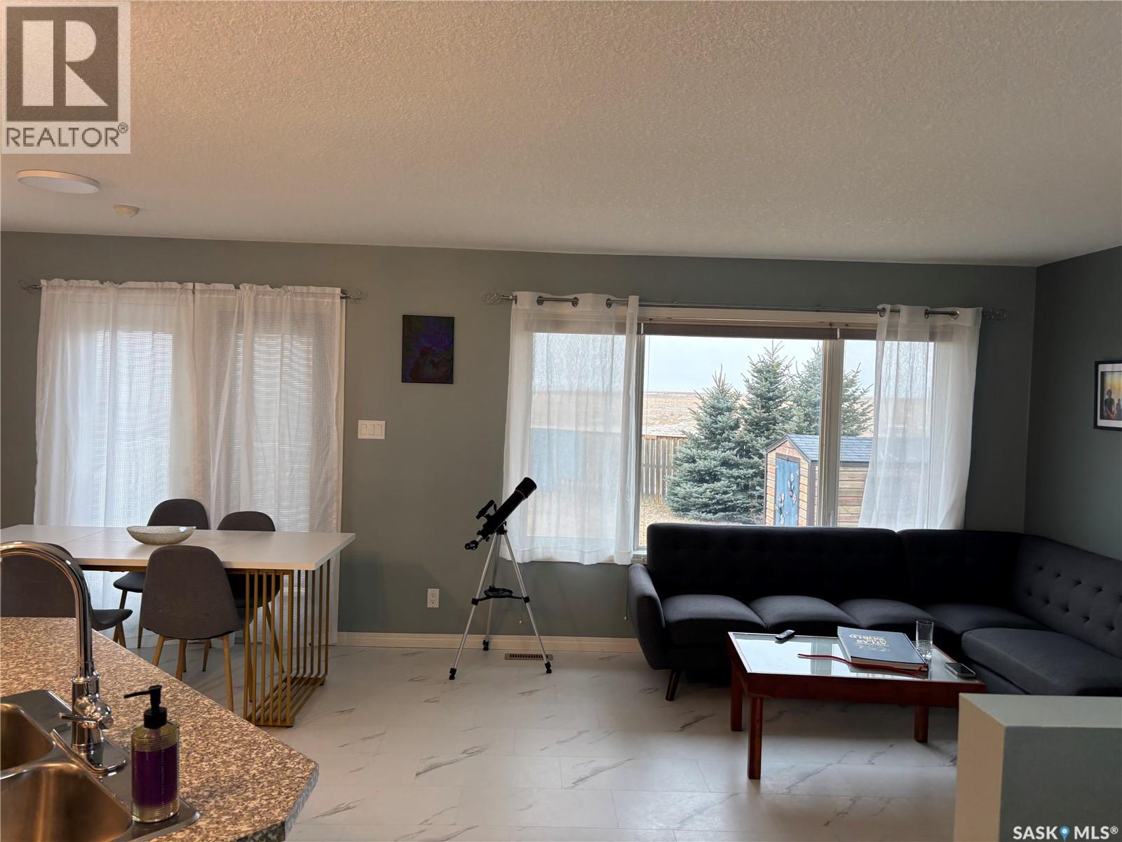 826 Lochwood Place, Swift Current, Saskatchewan  S9H 4W9 - Photo 7 - SK031964