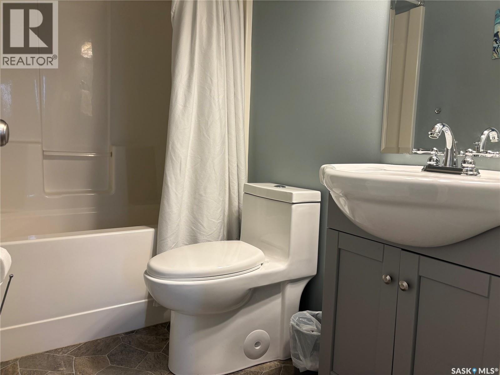 826 Lochwood Place, Swift Current, Saskatchewan  S9H 4W9 - Photo 9 - SK031964