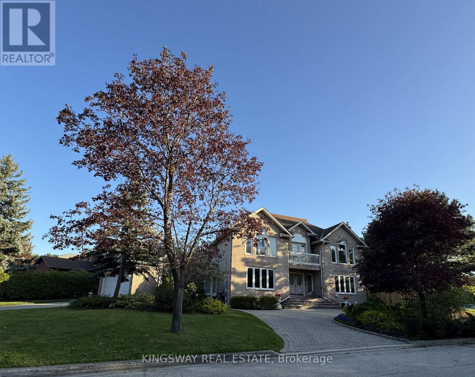 4040 Lookout Court, Mississauga, Ontario  L4W 4E9 - Photo 3 - W12955636