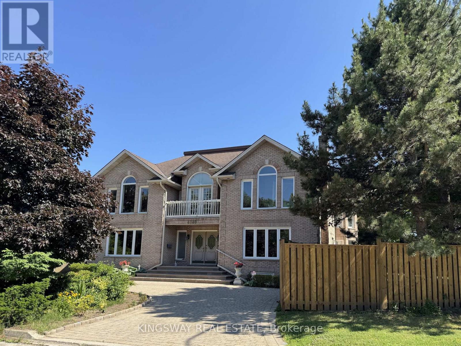 4040 Lookout Court, Mississauga, Ontario  L4W 4E9 - Photo 2 - W12955644