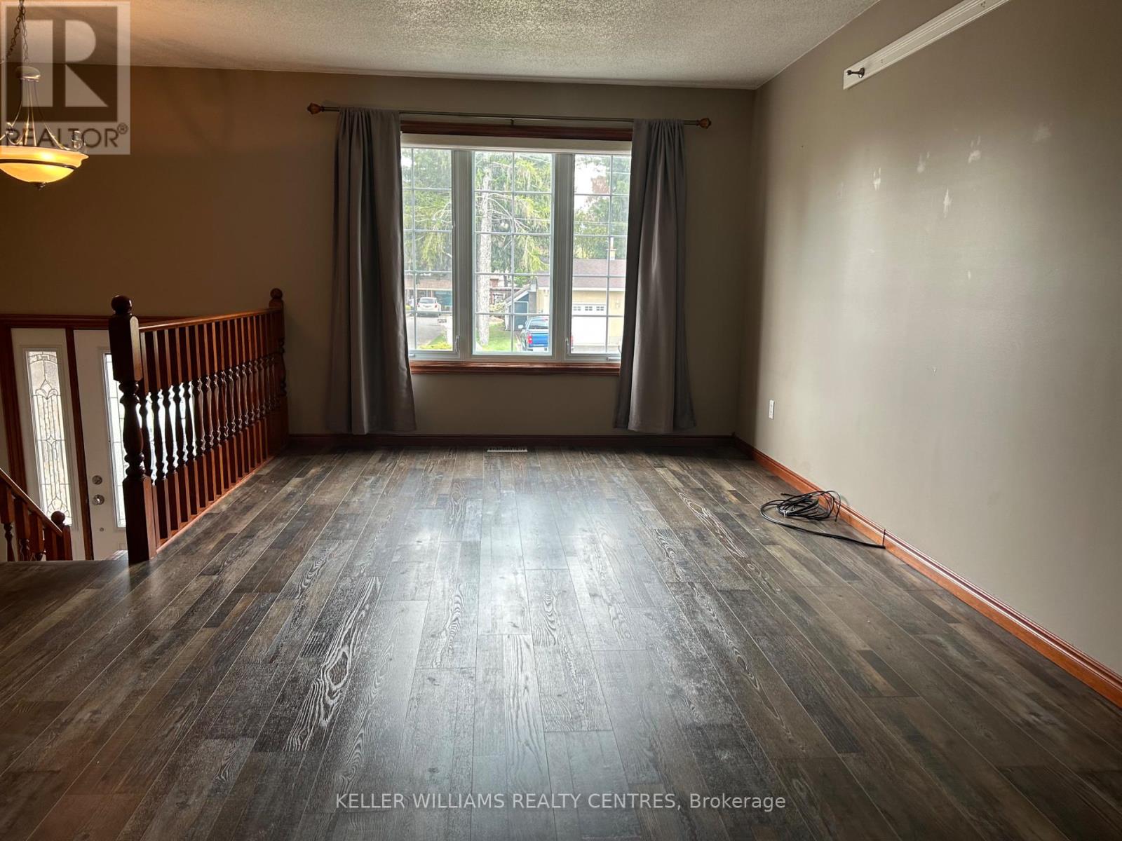 306 Mckellar Street, Strathroy-Caradoc, Ontario  N7G 2Y5 - Photo 4 - X12955628