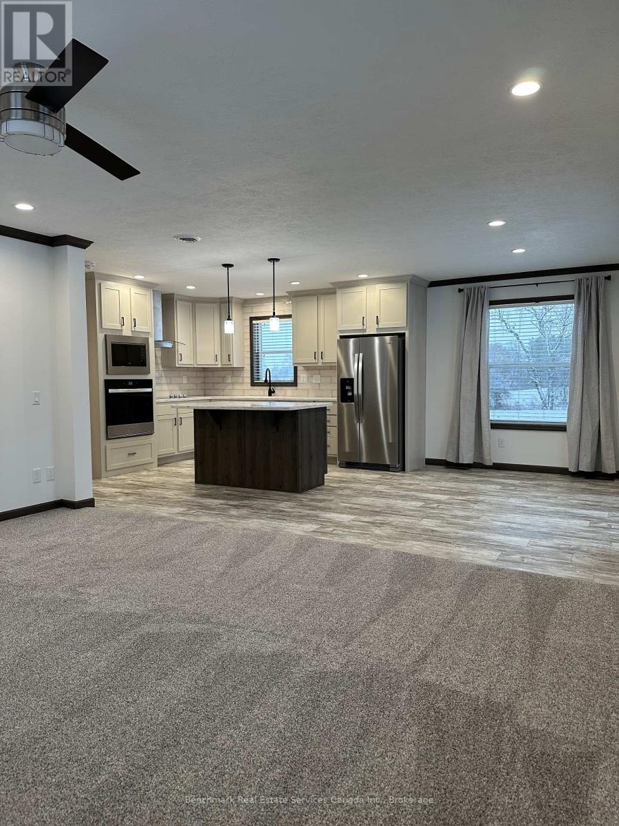 210 Spruce Drive, West Grey, Ontario N4N 3B8 - Photo 4 - X12955696